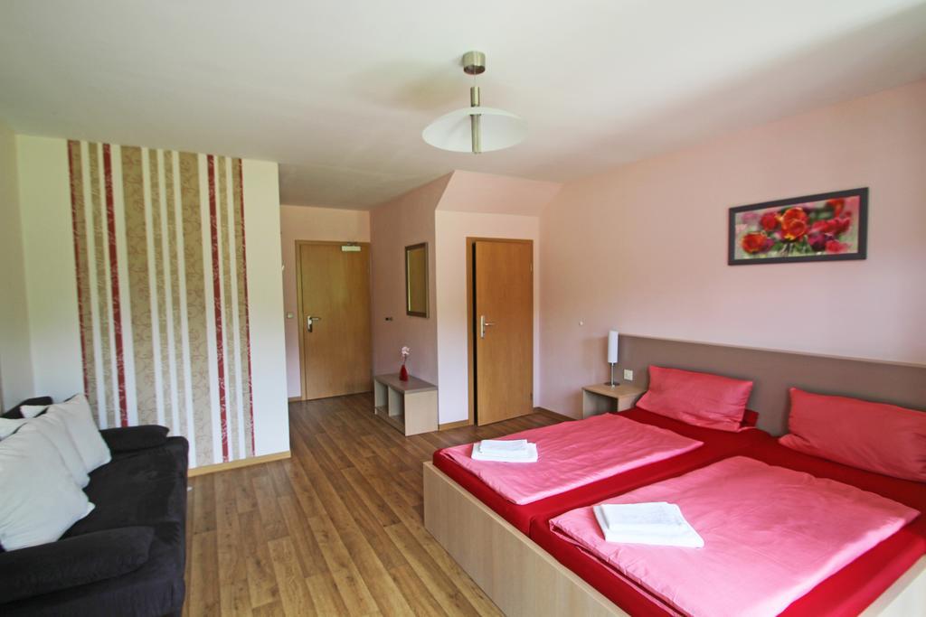 Gasthaus & Pension Am Kurfuerstendamm Burg  Room photo